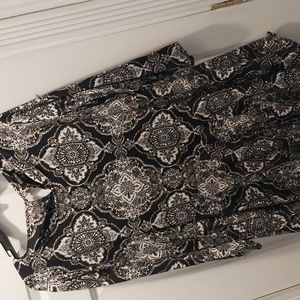 Roz & Ali black, cream and gold print top size 2X.